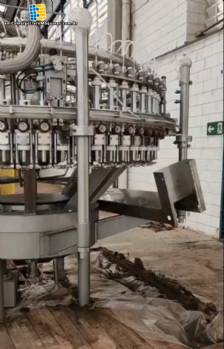 Rotary filling, rinsing, and capping machine for carbonated products 40 60 8 CFT